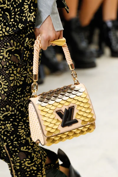Look 75